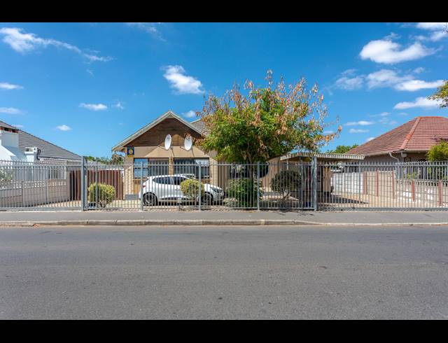3 BEDROOM HOUSE FOR SALE IN OAKDALE